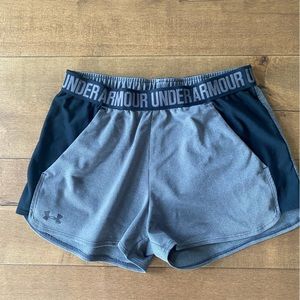 Gray and black EUC under armour play up shorts with pockets!